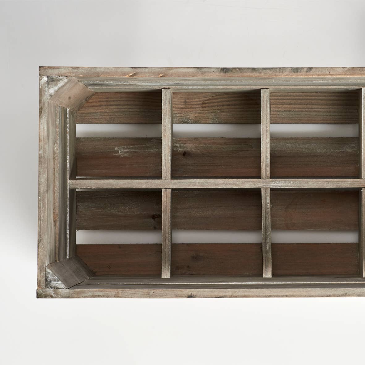 Sitztruhe m. Flascheneinteilung,