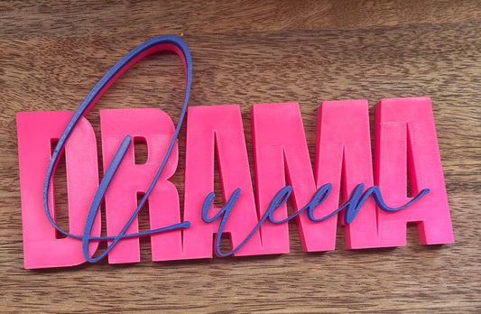 3D „Drama Queen“ Pink mit weißer Schrift
