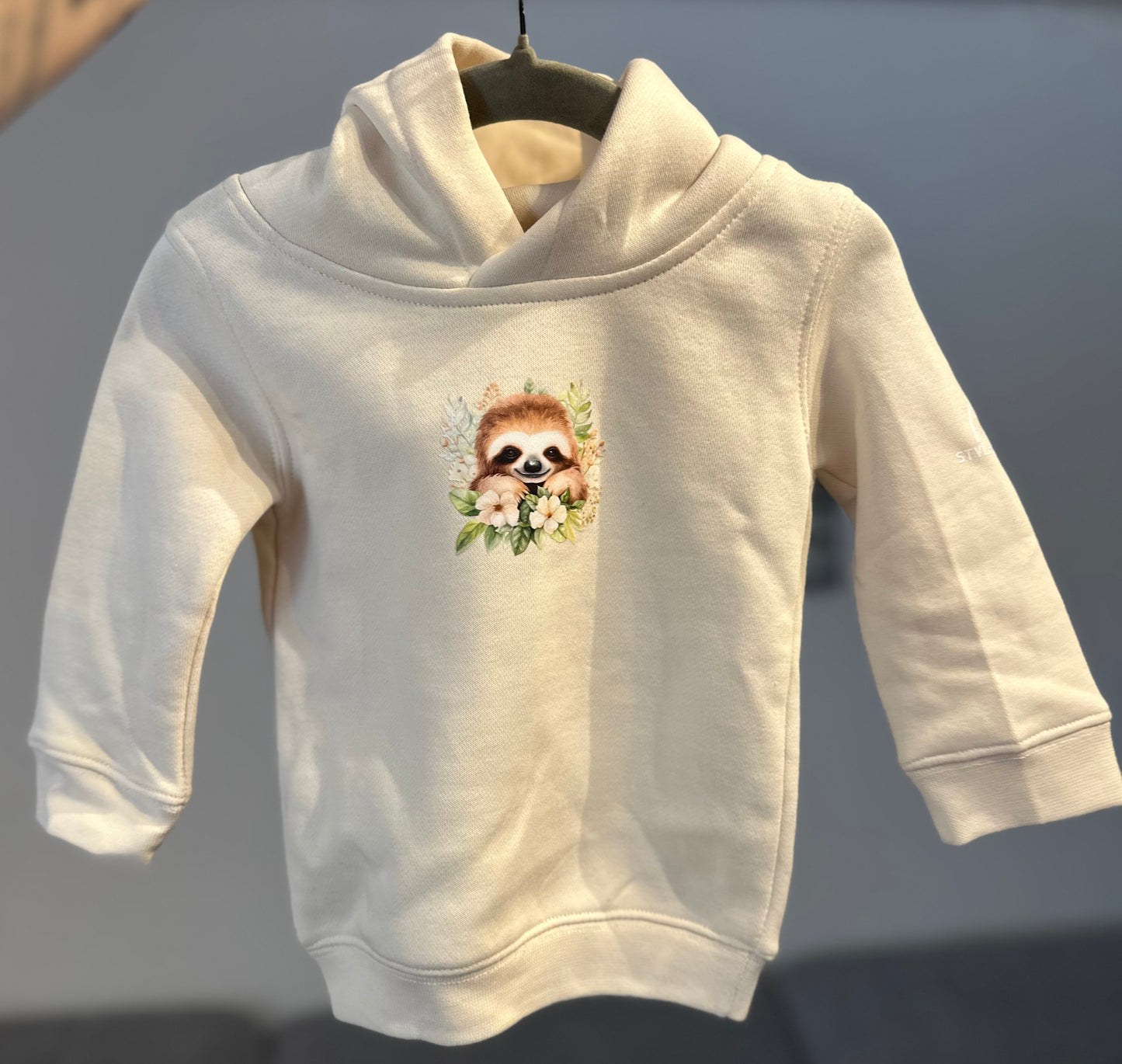 Kinderhoodie Creme Gr.66-76 „Faultier“