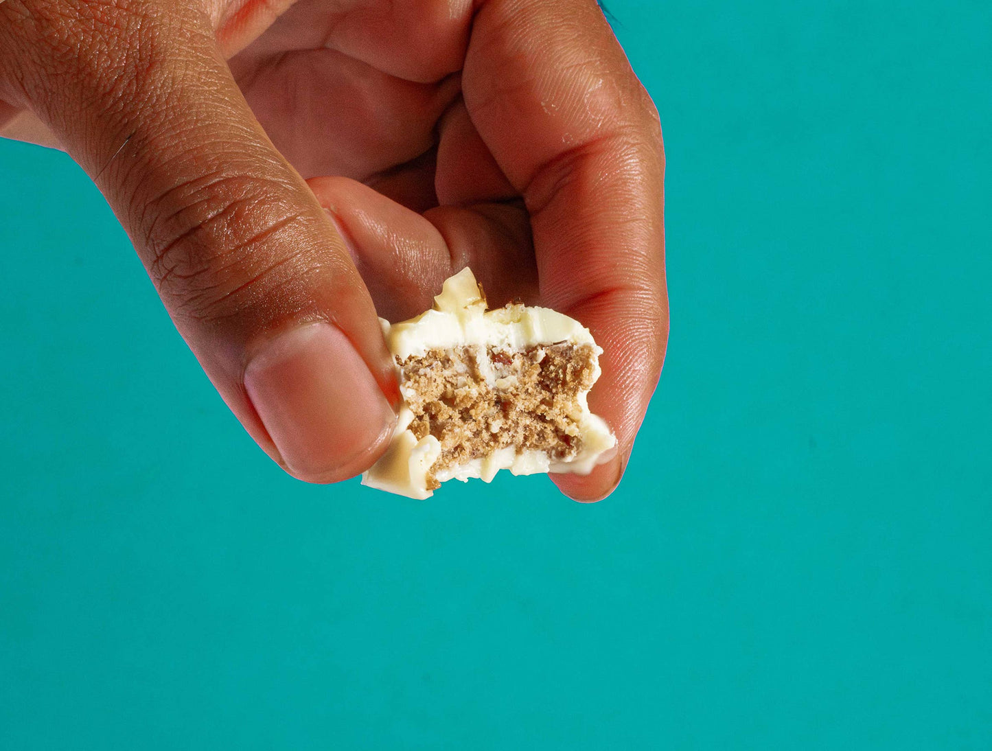 Treatfuls :Weiße Schoko crunchy Haselnuss Riegel bio+vegan+glutenfrei